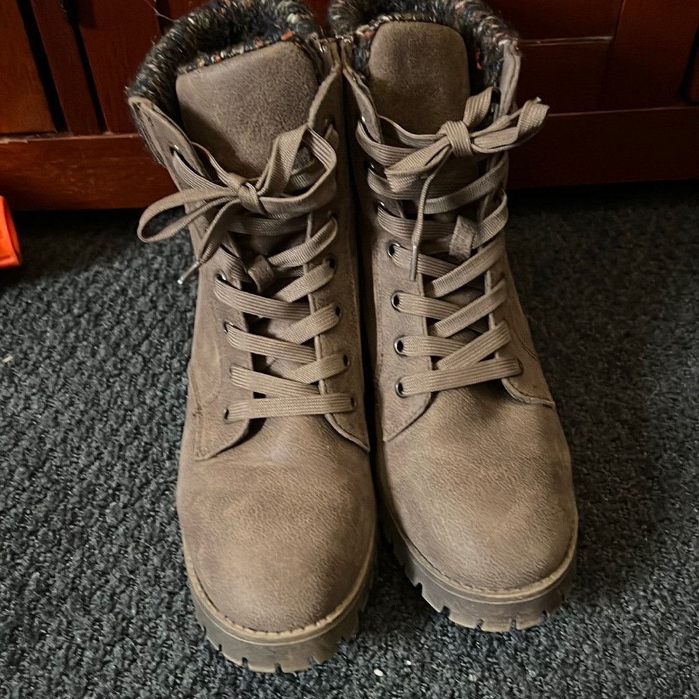 Women’s ankle boots with heel